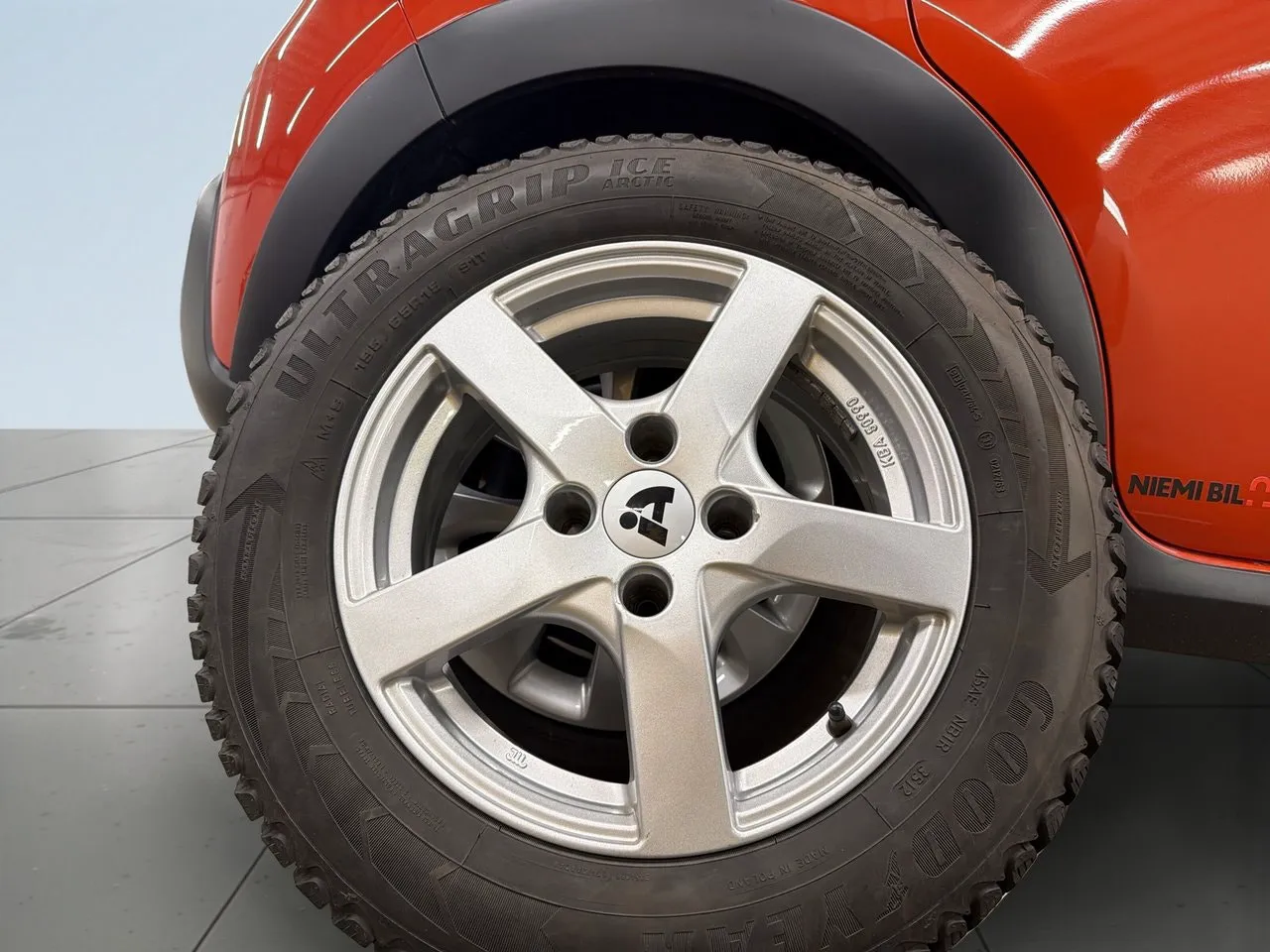 Vehicle image 13