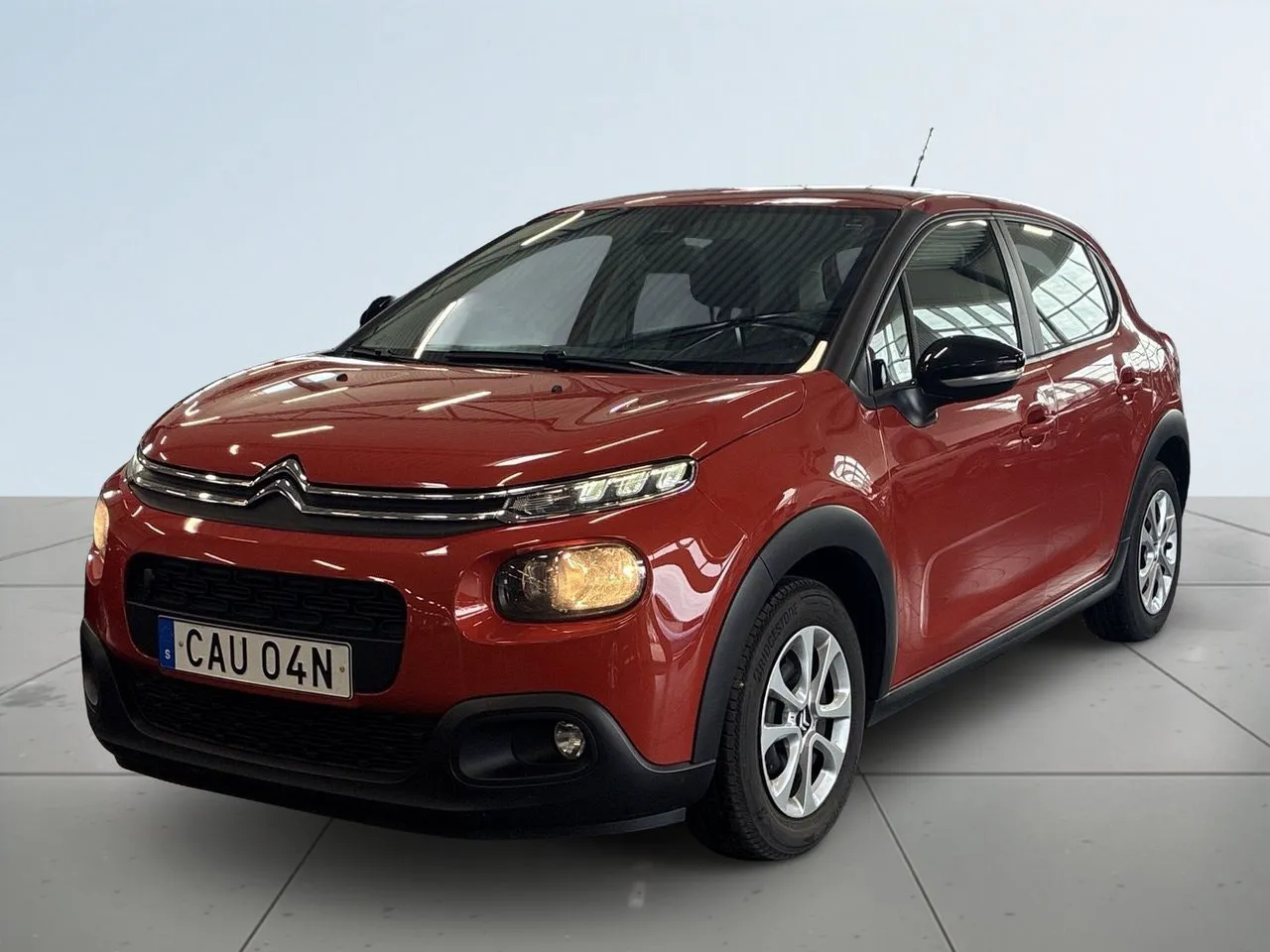 Vehicle image 15