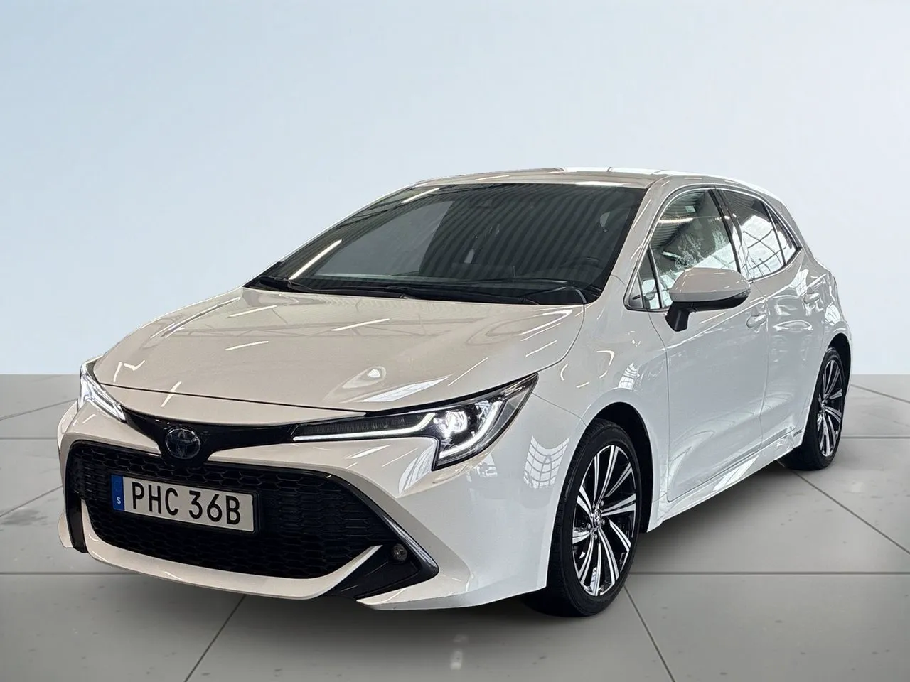 Vehicle image 15