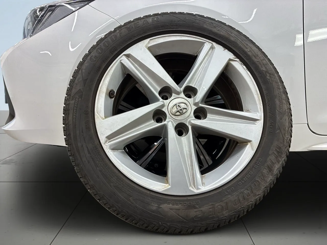 Vehicle image 13