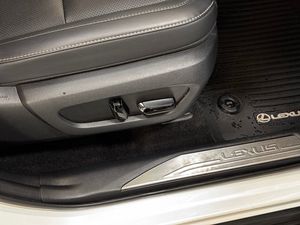 Lexus NX bild 17