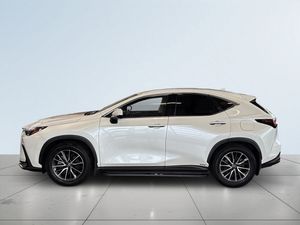 Lexus NX bild 4
