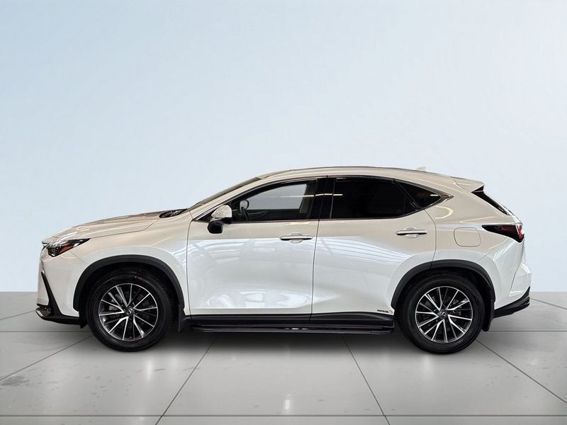 Lexus NX bild 4