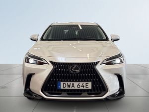 Lexus NX bild 2