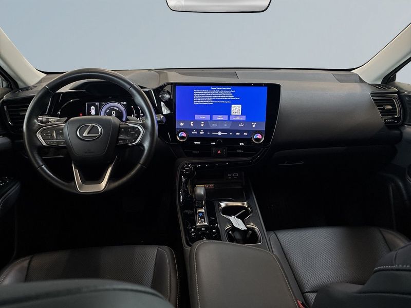 Lexus NX bild 8