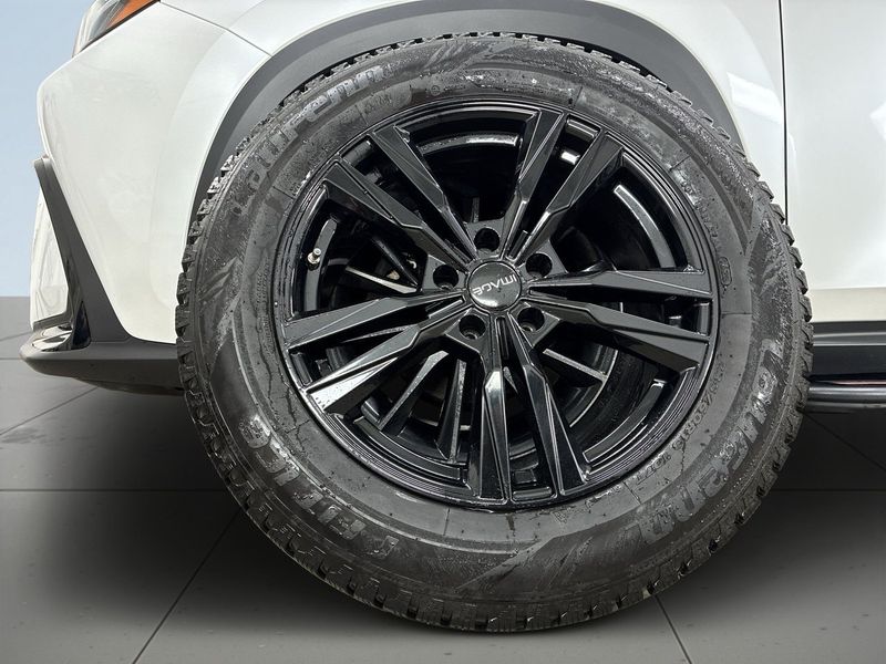 Lexus NX bild 14
