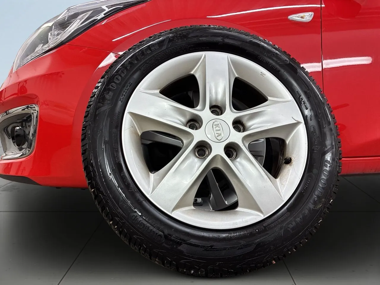 Vehicle image 13