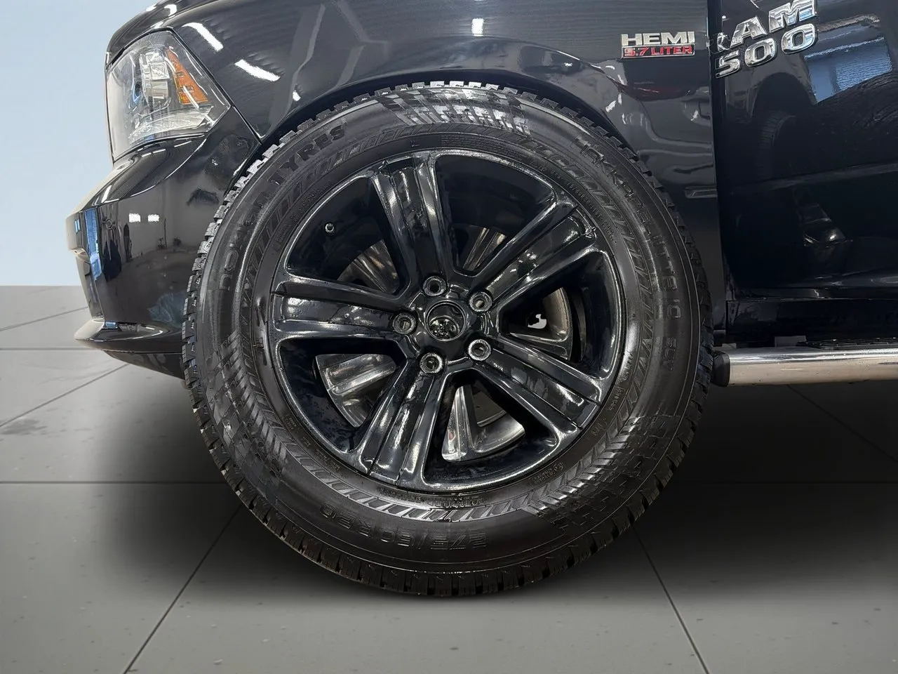 Vehicle image 13