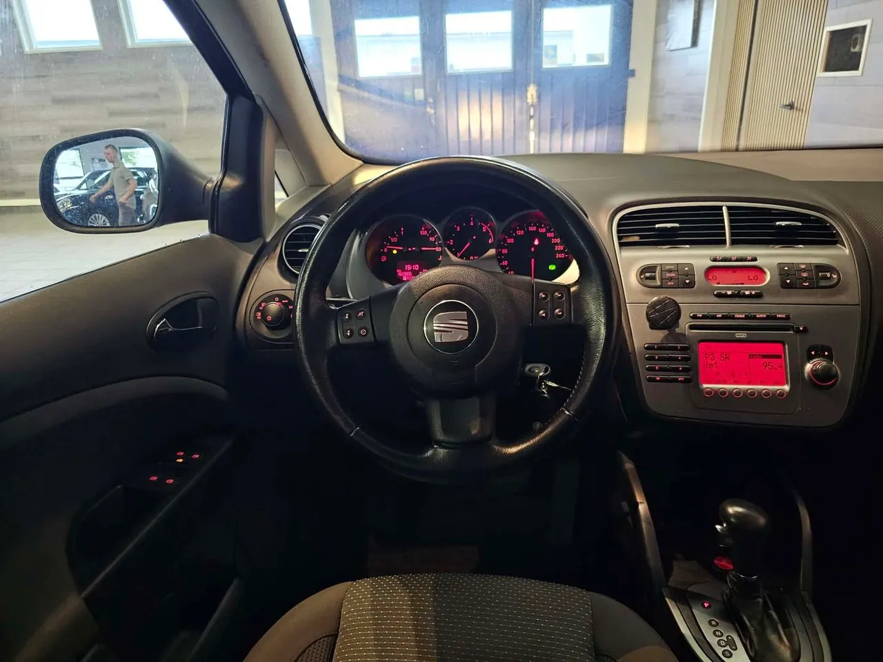 Vehicle image 9
