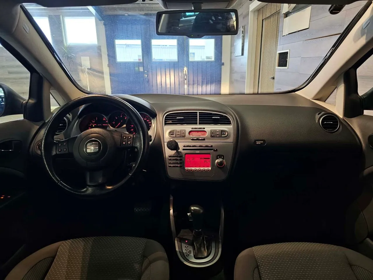 Vehicle image 10