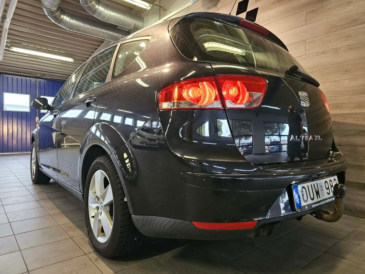 Vehicle image 15