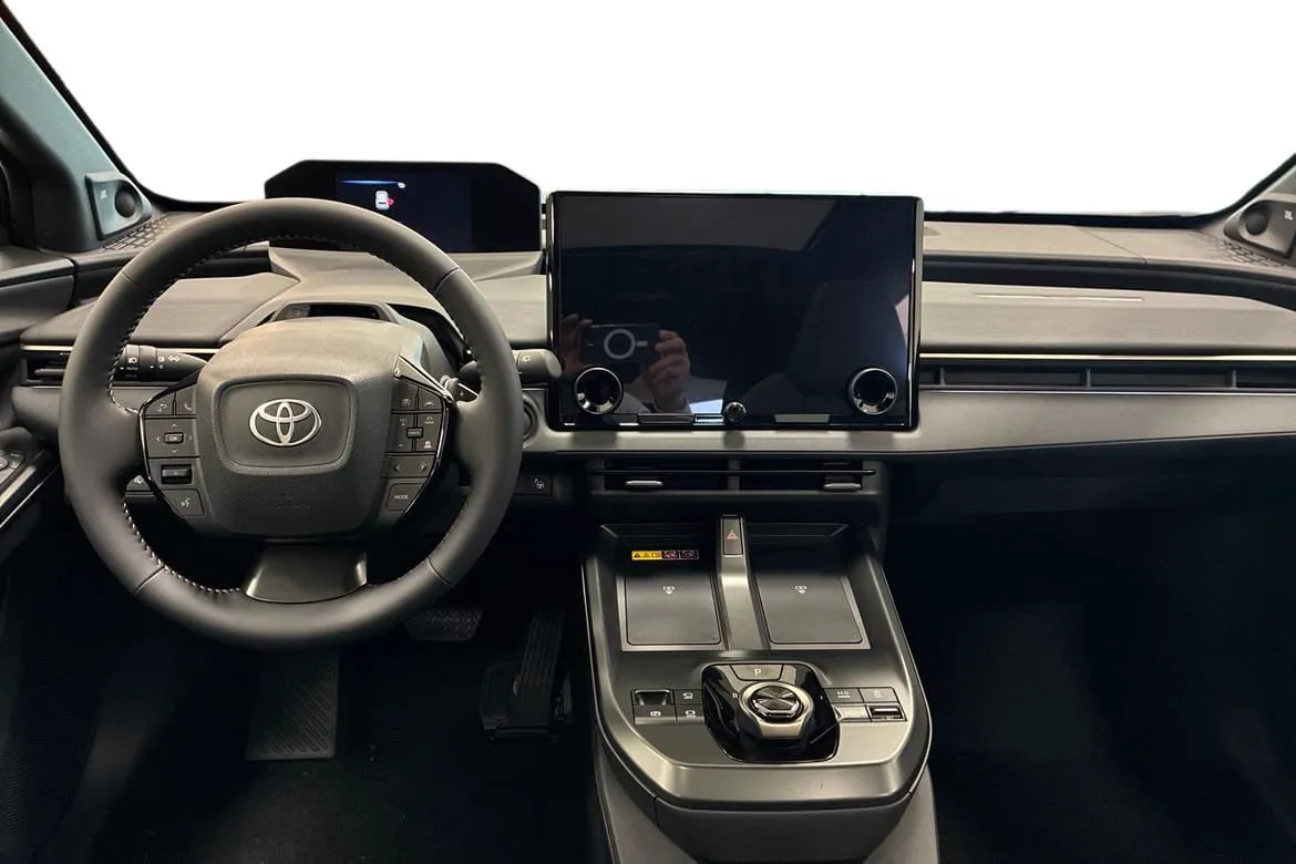 Vehicle image 7