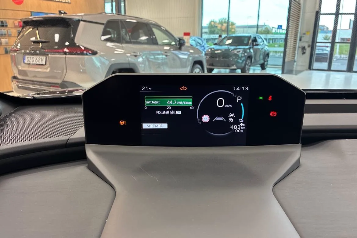 Vehicle image 13