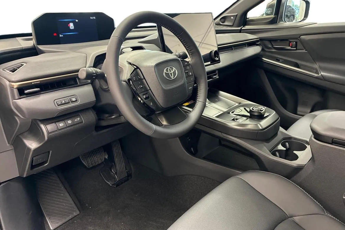 Vehicle image 11