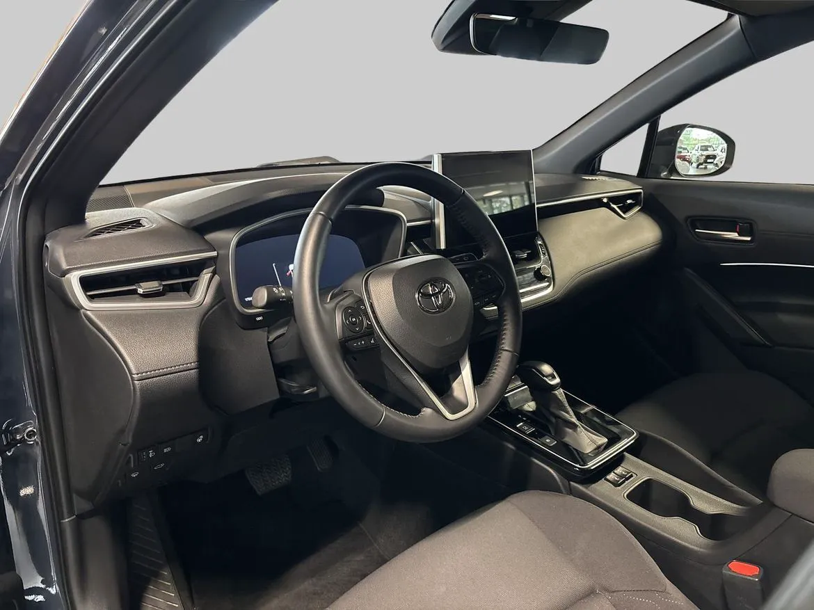 Vehicle image 12