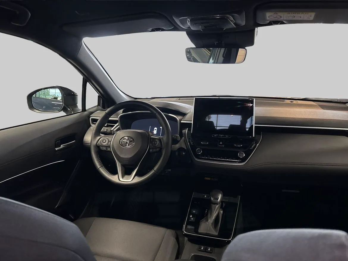 Vehicle image 10