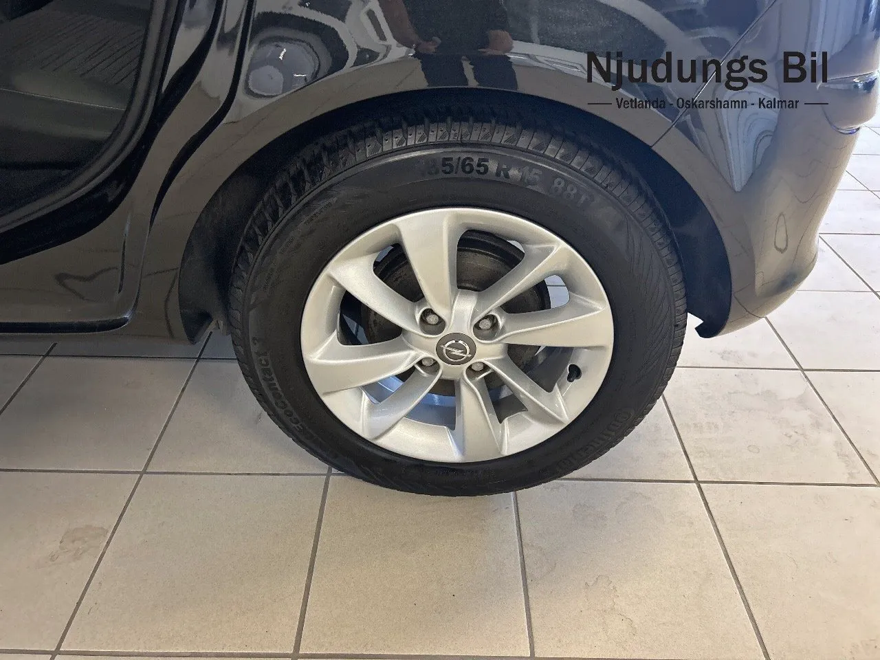 Vehicle image 9