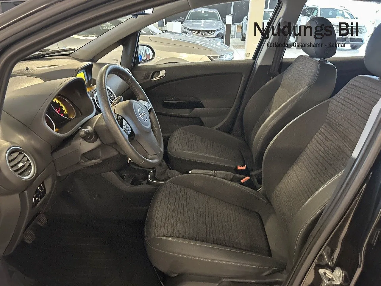Vehicle image 5
