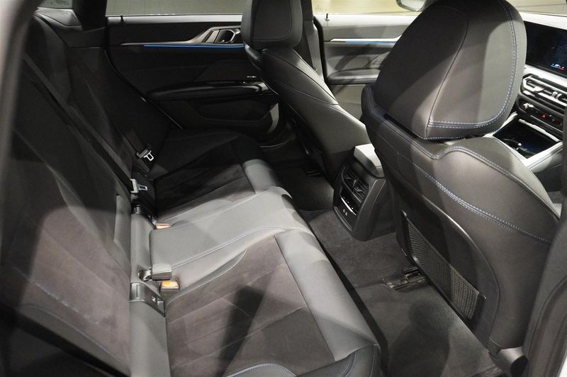BMW i4 bild 8