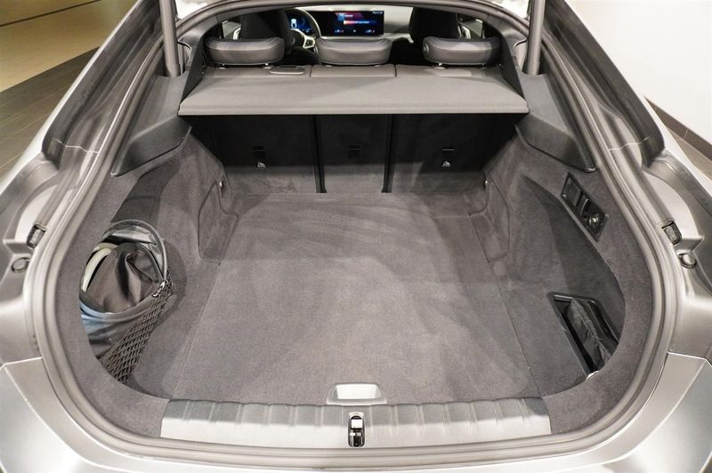 BMW i4 bild 6