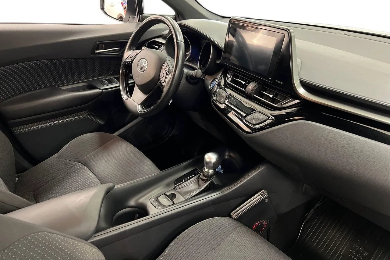 Vehicle image 6