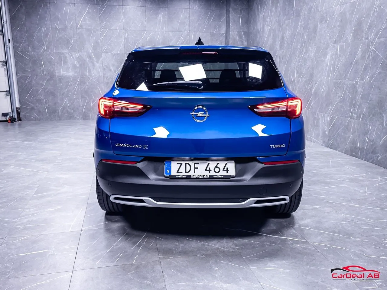 Vehicle image 5