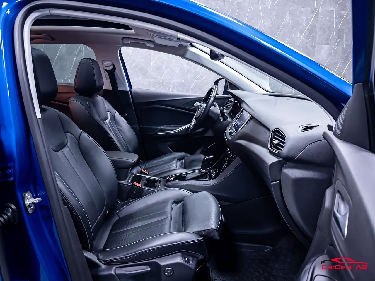 Vehicle image 14