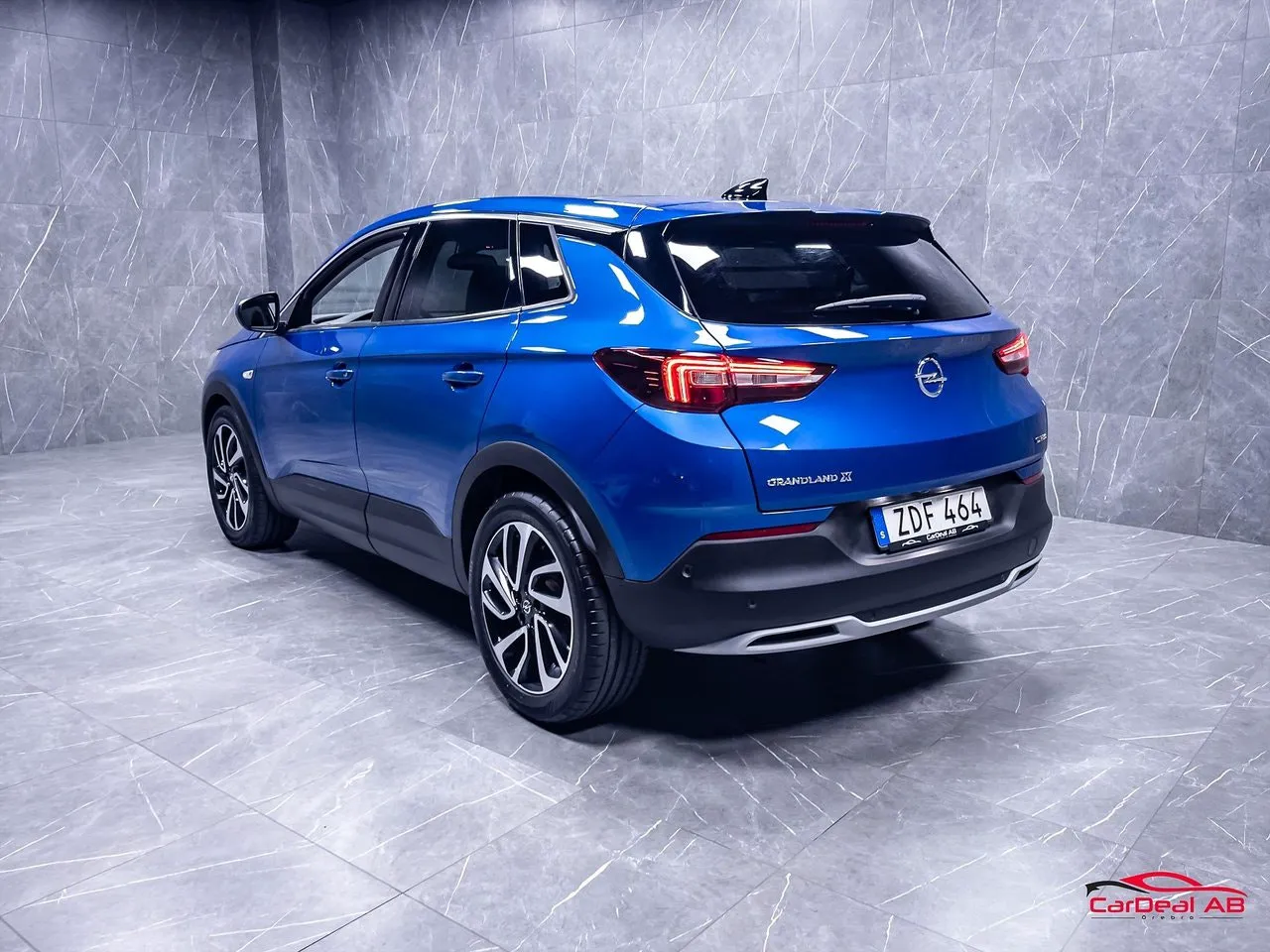 Vehicle image 4