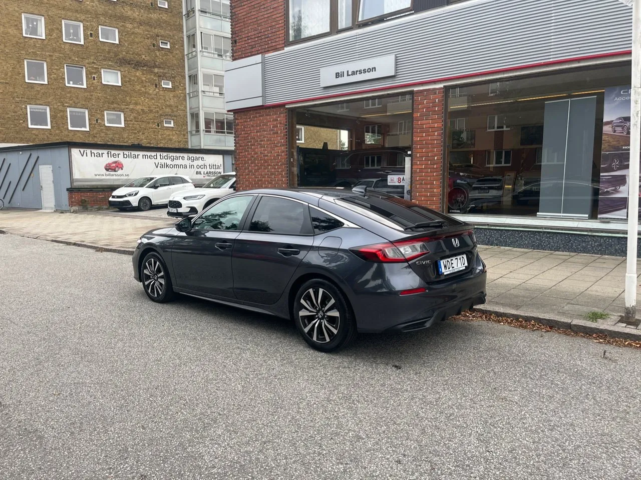 Vehicle image 3