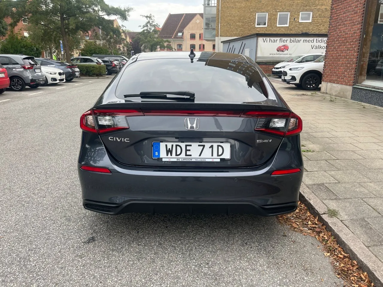 Vehicle image 4