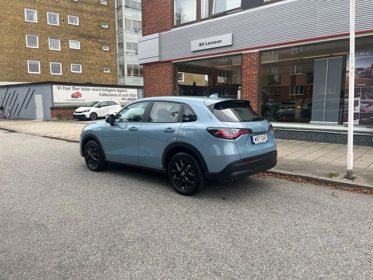 Vehicle image 3