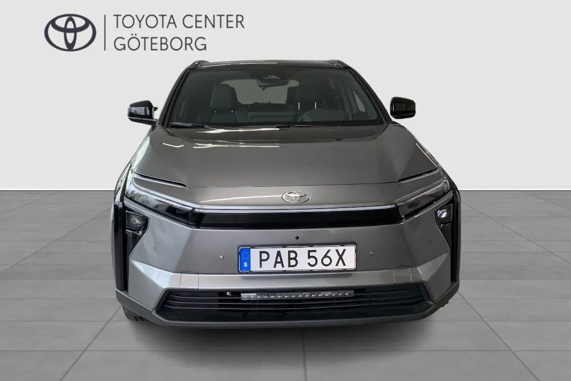Vehicle image 6