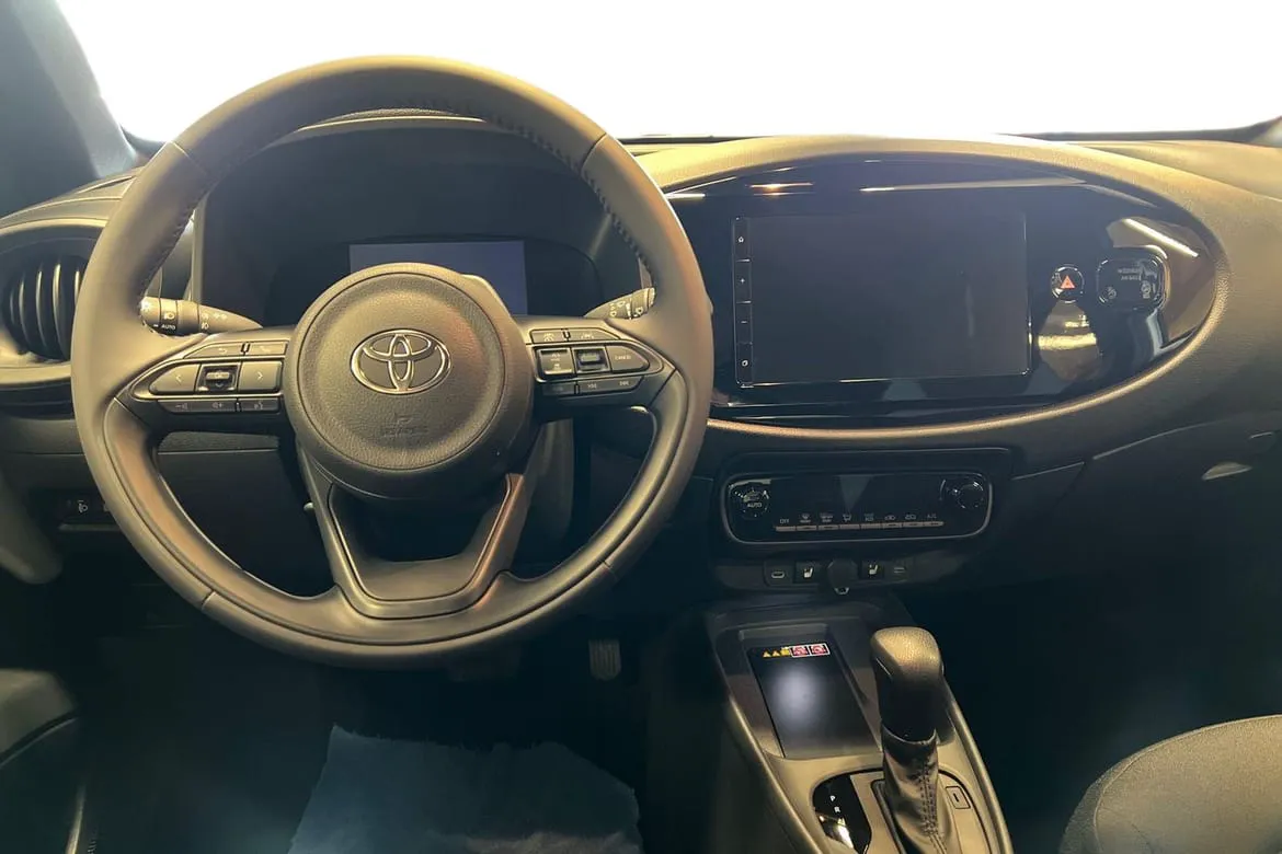 Vehicle image 9