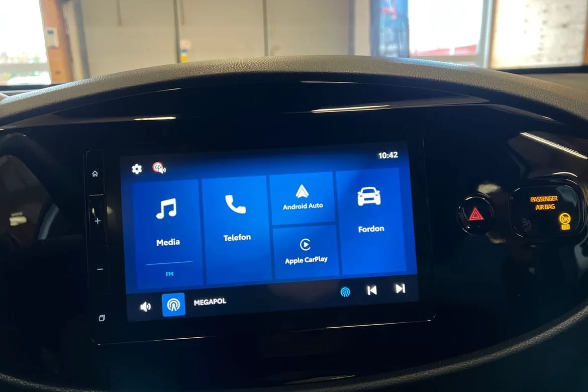 Vehicle image 14