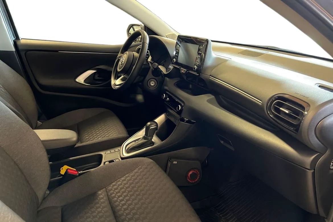 Vehicle image 6