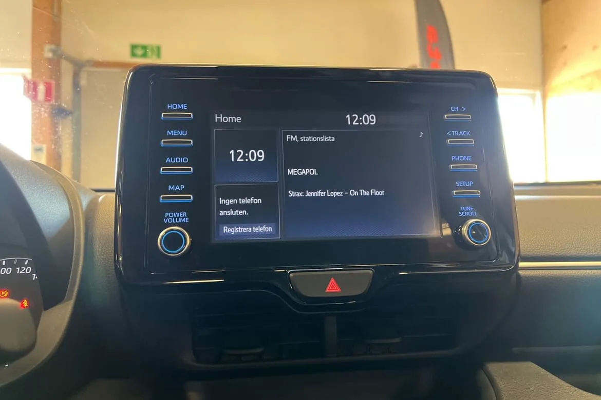 Vehicle image 14