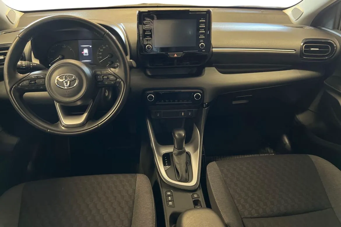 Vehicle image 9