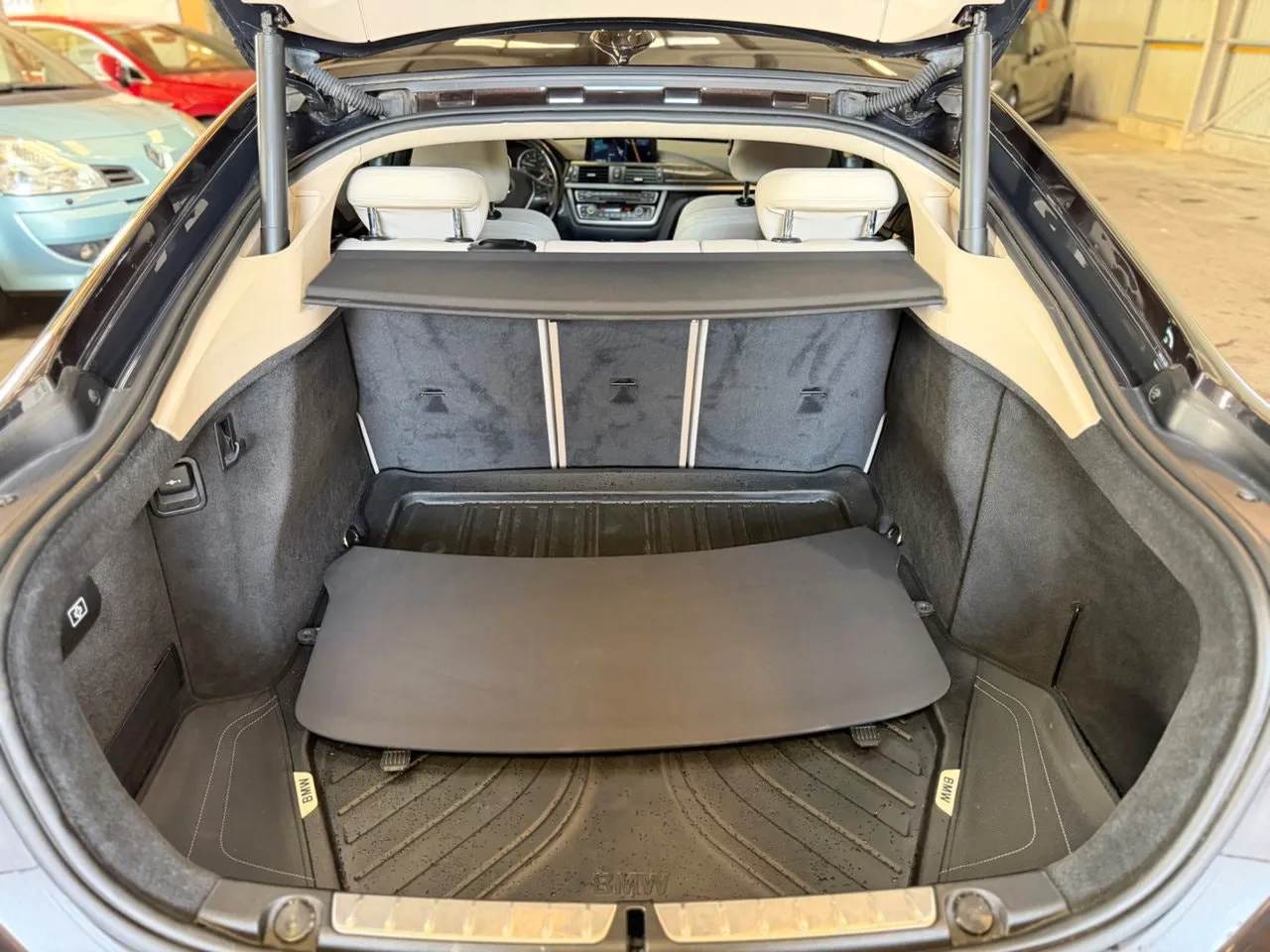 Vehicle image 18