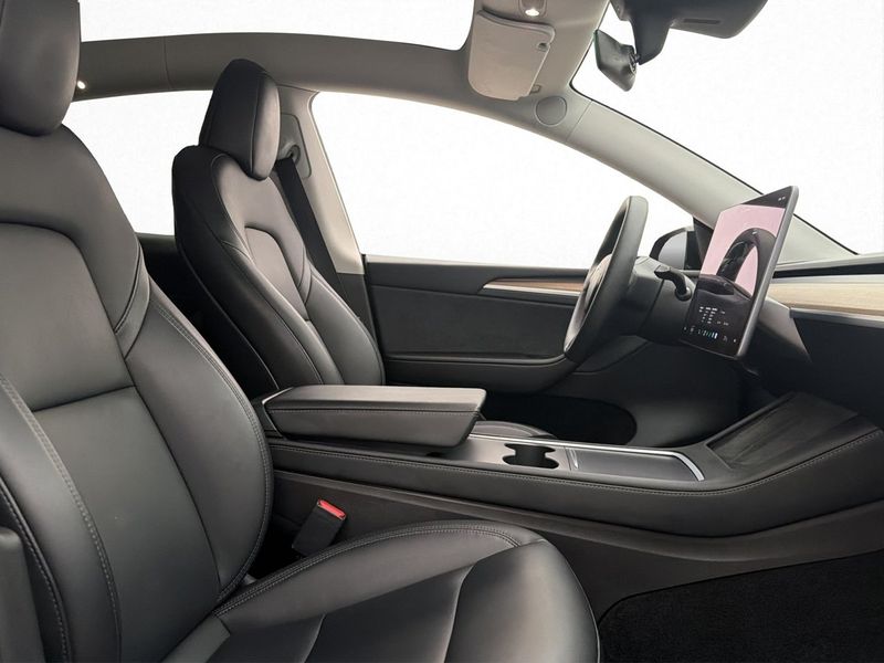 Tesla Model Y bild 30