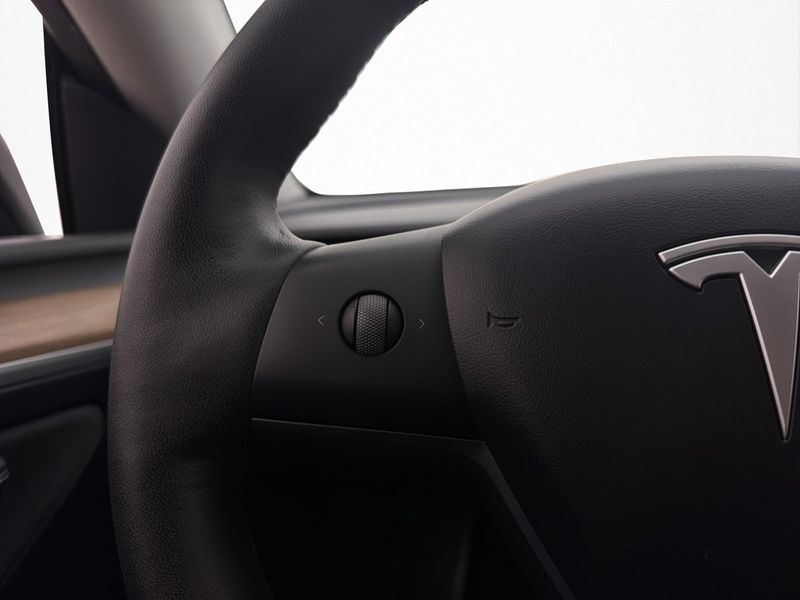 Tesla Model Y bild 18