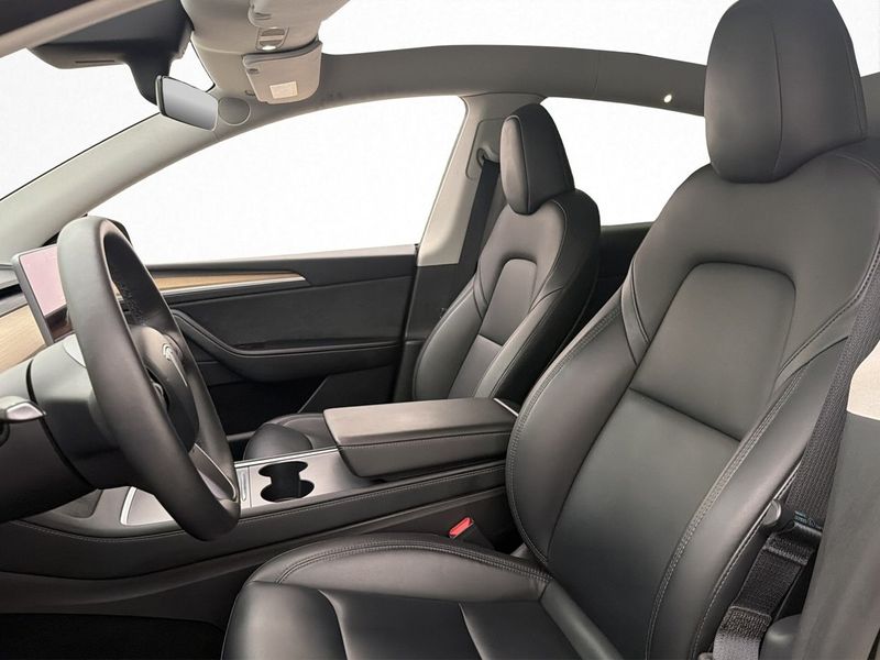 Tesla Model Y bild 14