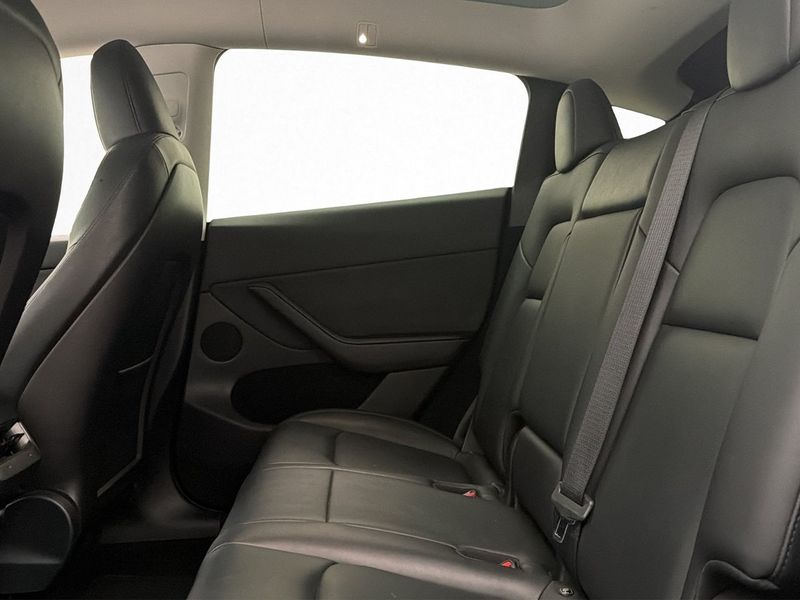 Tesla Model Y bild 32