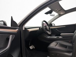 Tesla Model Y bild 13