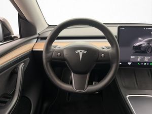Tesla Model Y bild 16