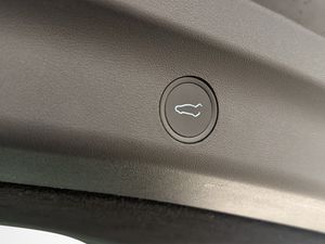 Tesla Model Y bild 11