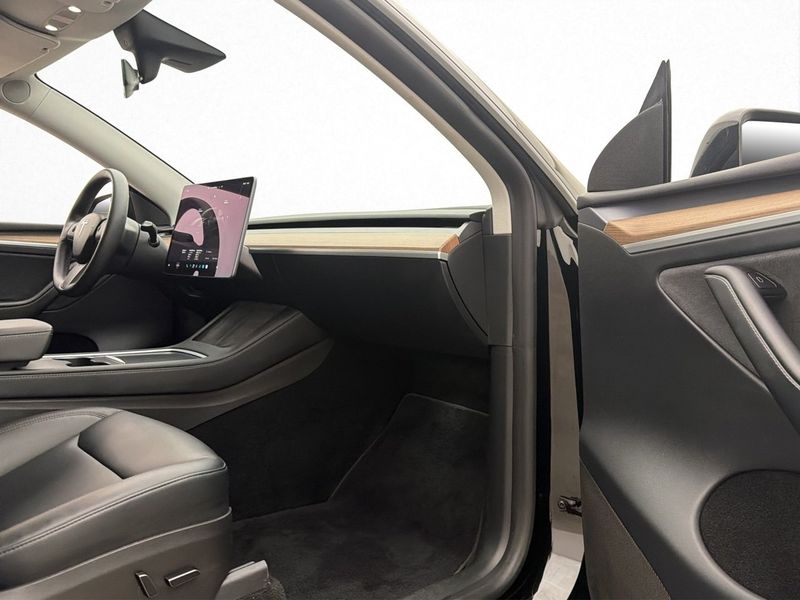 Tesla Model Y bild 31