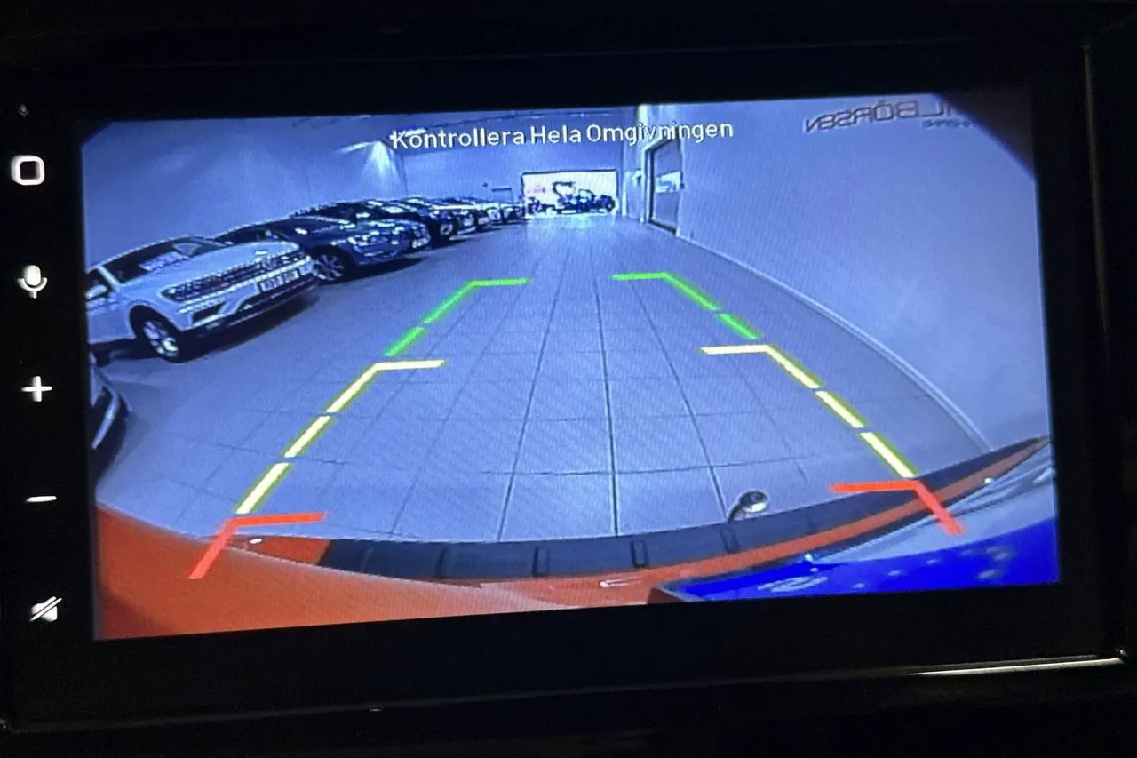 Vehicle image 18