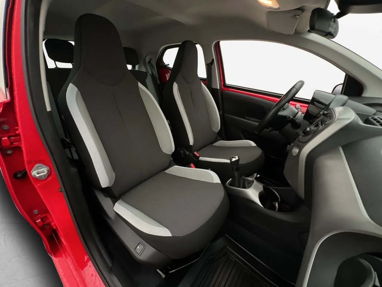 Vehicle image 18