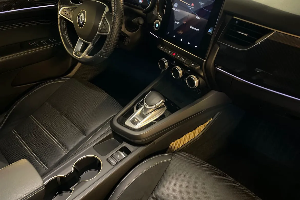Vehicle image 14