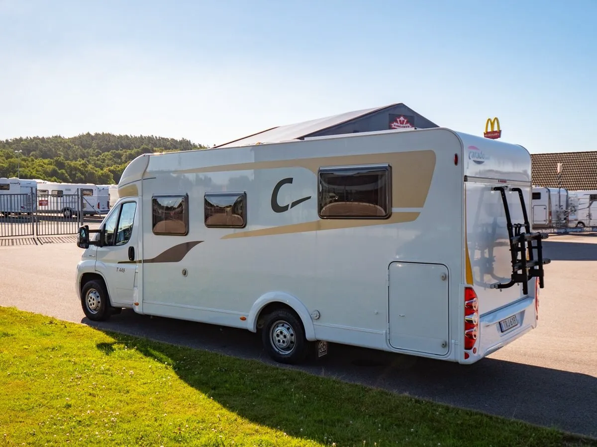 Vehicle image 21